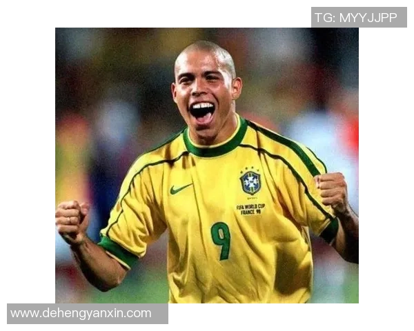 足球巨星睁眼瞬间高清定格展现赛场激情与独特魅力