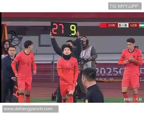 足球球星戴脖套背后的故事与伤病挑战解析