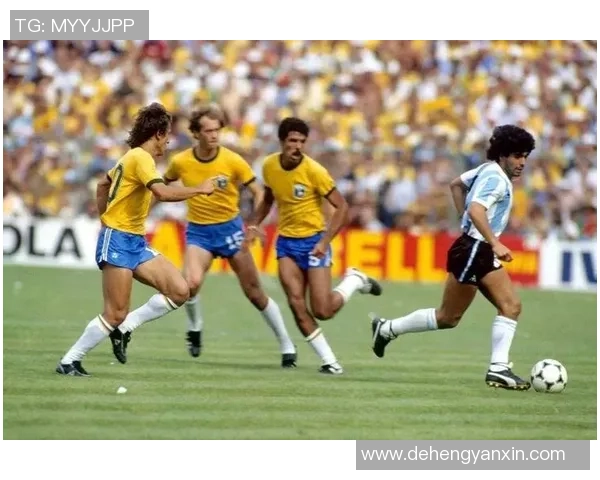 追忆绿茵场上的黄金岁月古老足球球星风采再现